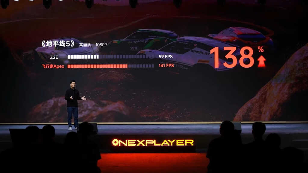 Vue rapprochée de la console portable OneXPlayer OneXfly Apex équipée du Ryzen AI MAX 395, mettant en avant ses commandes et