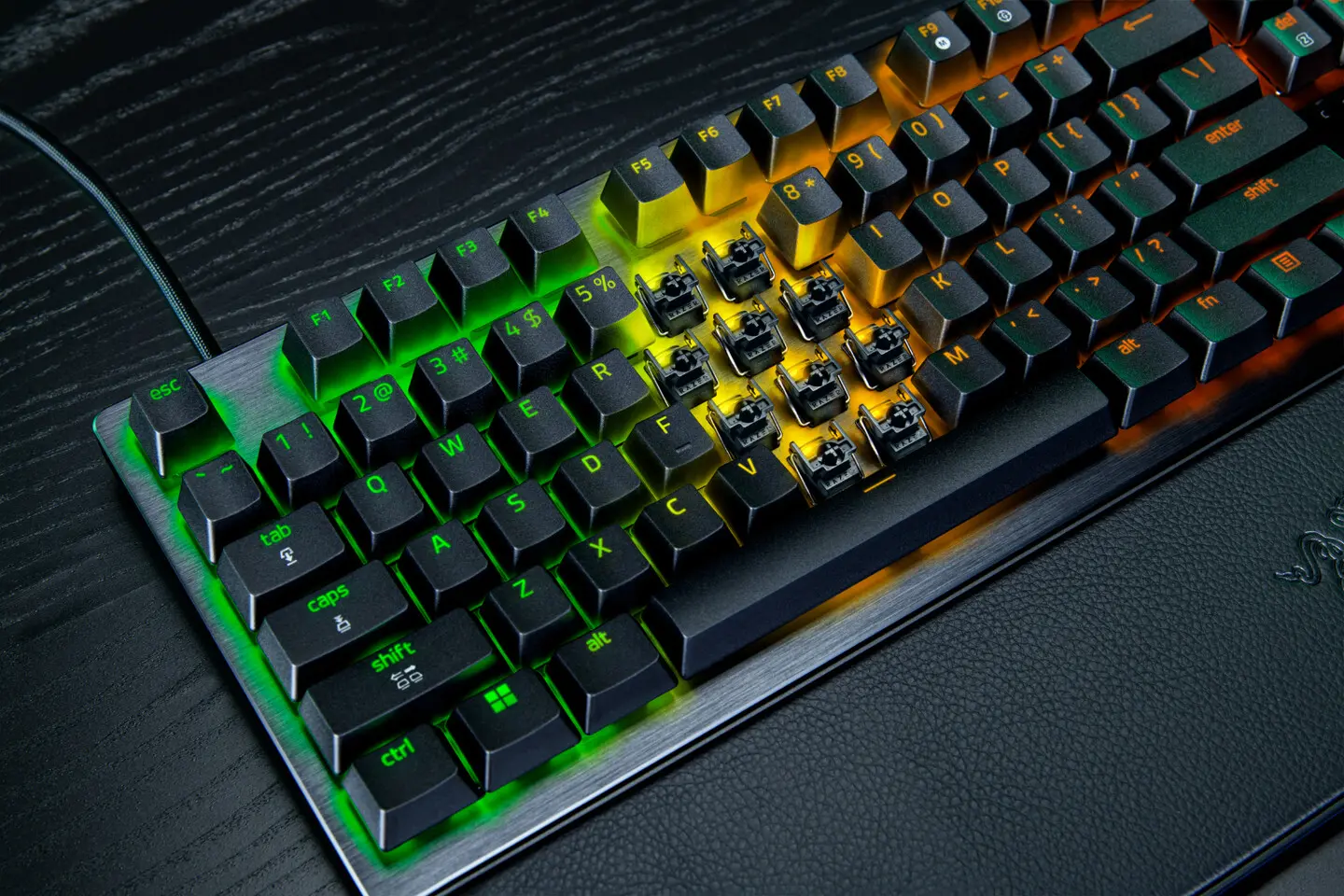 Razer Huntsman V3 Pro 8KHz : claviers e-sport ultra-réactifs avec switches analogiques Gen‑2 31 Razer Huntsman V3 Pro 8KHz, clavier e-sport, switches analogiques Gen‑2, polling rate 8000 Hz, latence ultra-faible