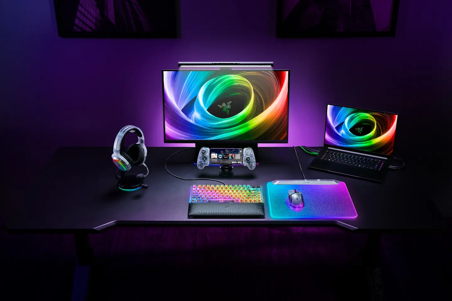 Clavier mécanique Razer Phantom White translucide rétro-éclairé, switchs RGB, keycaps laiteux, design blanc pour setup gaming