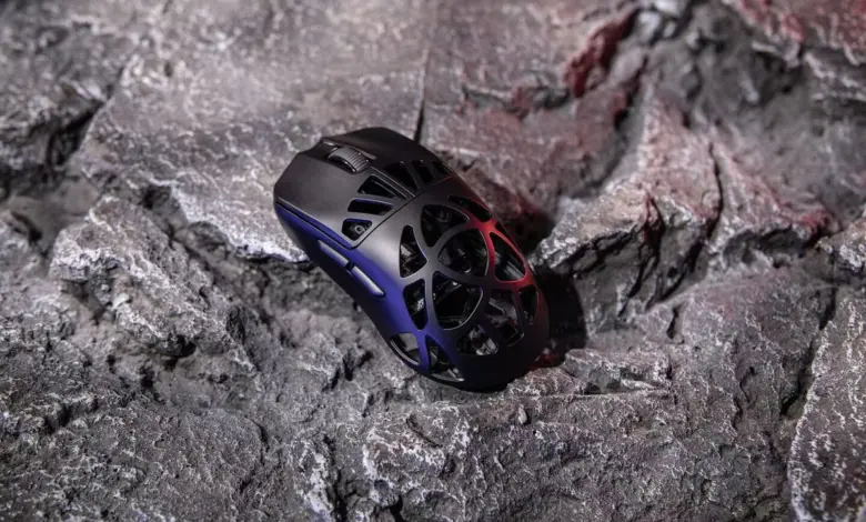 Epomaker CarbonX et Click Lite : deux nouvelles souris axées perfs et design 1 Souris gaming Epomaker CarbonX et Click Lite : design léger, capteur haute précision, switchs rapides, RGB, câble tressé