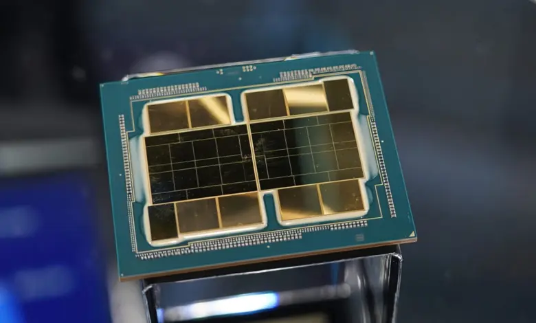 Intel Jaguar Shores : design final visé mi‑2026 pour l’accélérateur IA 1 Intel Jaguar Shores accélérateur IA, design final mi‑2026, puce data center, architecture HPC, refroidissement et PCB haute densité