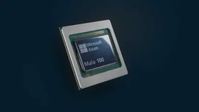 Intel 18A : Microsoft confierait la production du Maia 3 « Griffin » à Intel Foundry 43 Puces Microsoft Maia 3 Griffin sur wafer Intel 18A, logo Intel Foundry, gravure avancée semi-conducteurs