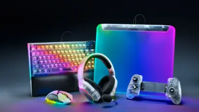 Razer Phantom White : collection translucide rétro blanche pour setups gaming 32 Setup gaming Razer Phantom White translucide : clavier mécanique, souris, casque RGB blanc, accessoires rétro, éclairage LED