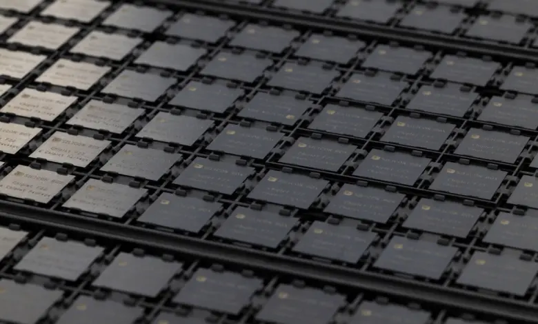 Silicon Box : 100 millions d’unités prouvent que le panel-level packaging est prêt pour l’IA 1 Silicon Box panel-level packaging pour puces IA — wafer, interposeur avancé, substrat haute densité