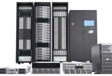 Serveurs Supermicro avec GPU NVIDIA, racks haute densité, câblage data center, IA fabriquée aux États-Unis