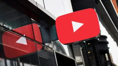 YouTube likeness detection: l’outil anti‑deepfake arrive pour les créateurs éligibles 12 Caméra vidéo 4K sur trépied, capteur CMOS, objectif zoom, micro externe; scène d’enregistrement studio YouTube