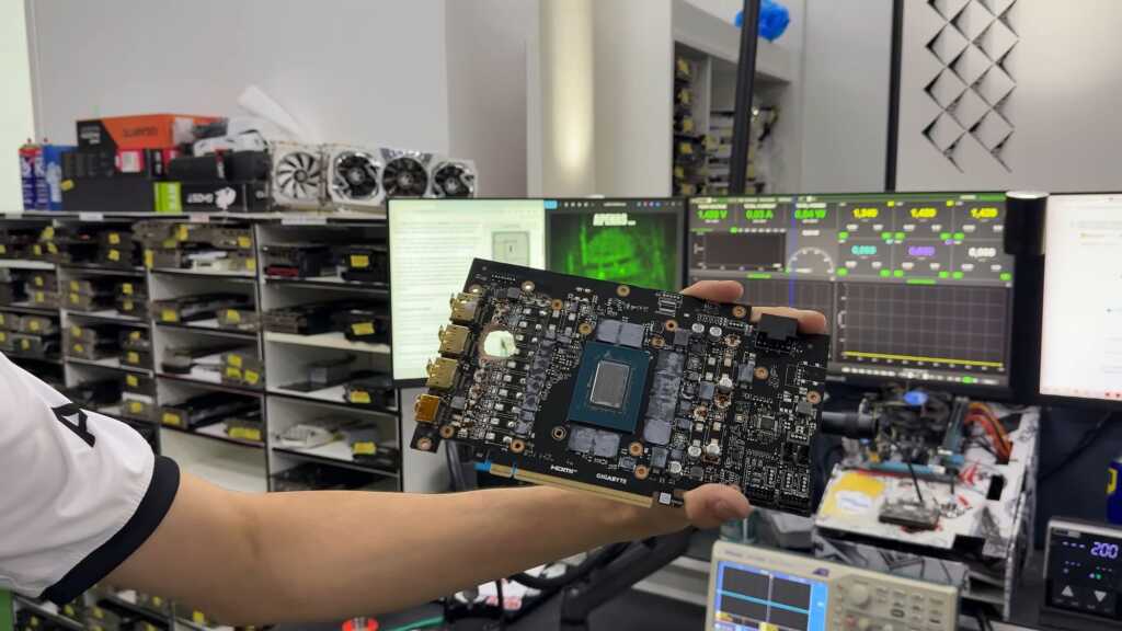 RTX 5070 Ti ressuscitée : une RX 580 en VRM externe après un PCB troué 3 Illustration de l'article : RTX 5070 Ti ressuscitée : une RX 580 en VRM externe après un PCB troué (detail produit)