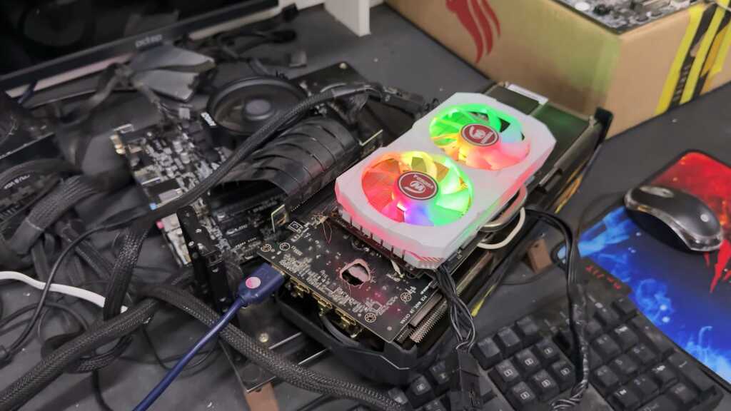 RTX 5070 Ti ressuscitée : une RX 580 en VRM externe après un PCB troué 2 Illustration de l'article : RTX 5070 Ti ressuscitée : une RX 580 en VRM externe après un PCB troué (vue 4)