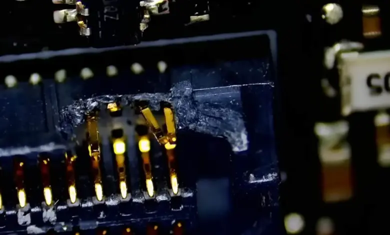 RTX 5090 FE : un expert met en garde contre la fragilité du connecteur interne 1 rtx 5090 repair hero