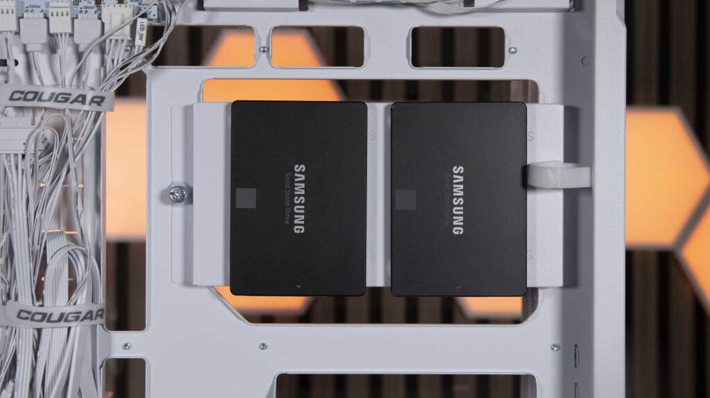 COUGAR CFV235 SSD installés