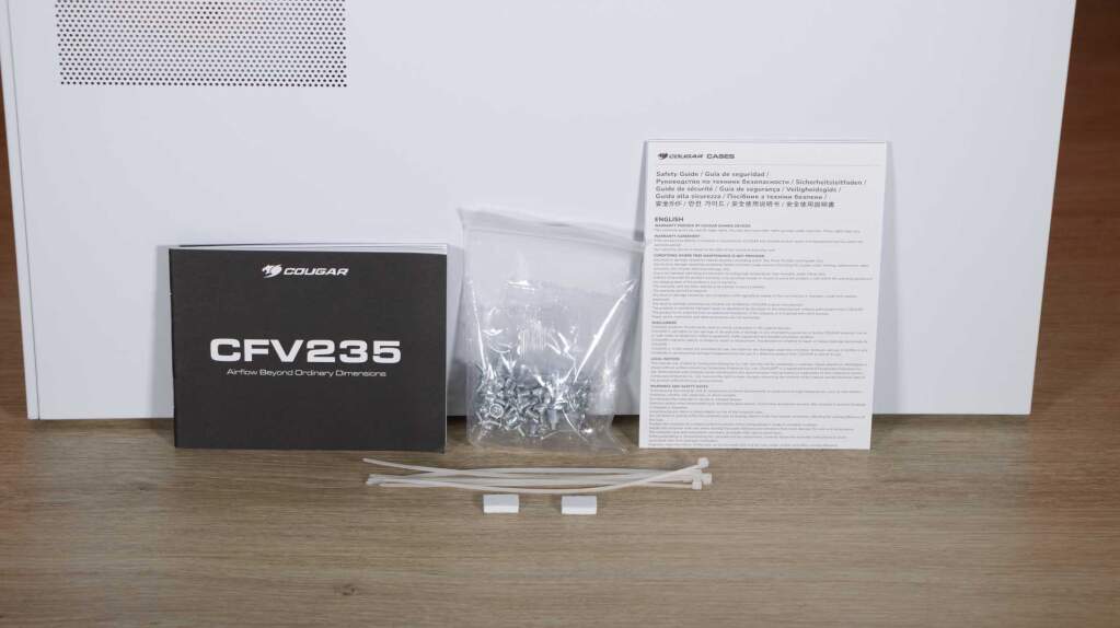 COUGAR CFV235 accessoires petit carton