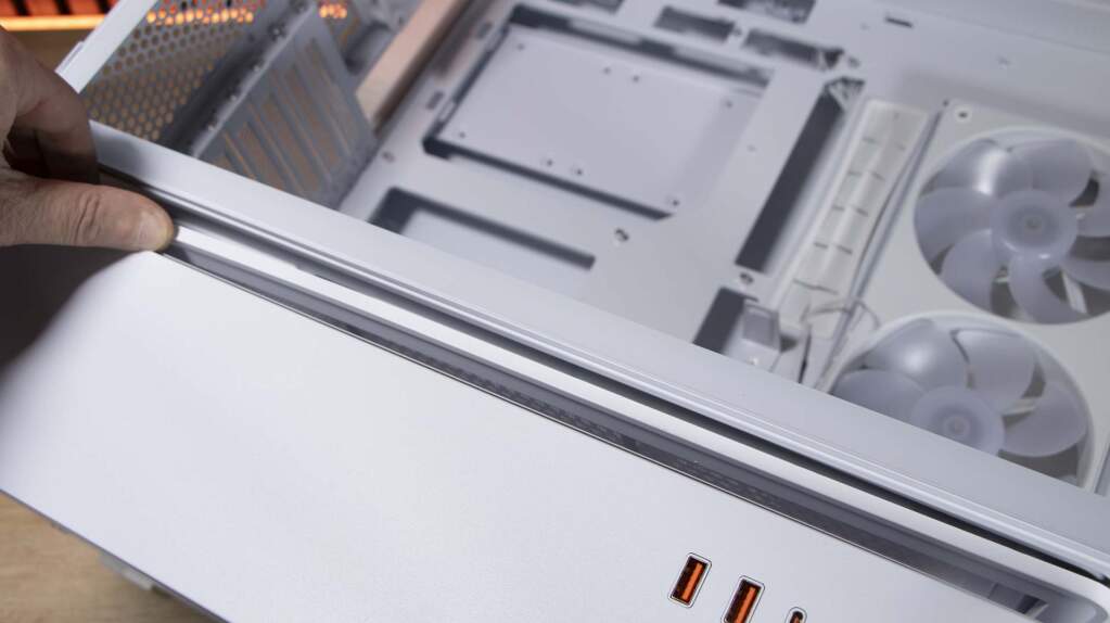 COUGAR CFV235 rampe LED