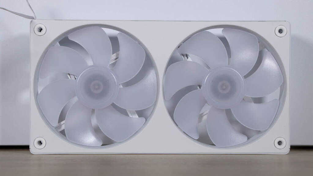 COUGAR CFV235 ventilateurs 240 devant