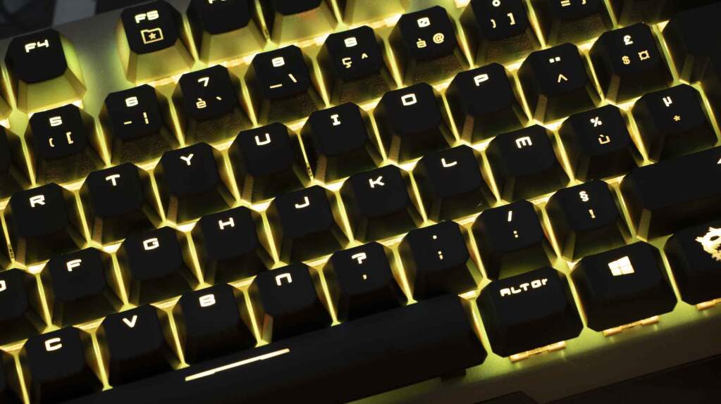 MSI STRIKE 600 RGB (4)