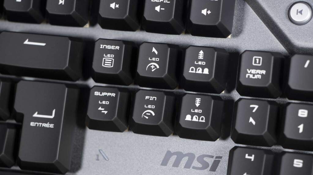 MSI STRIKE 600 contrôle LED