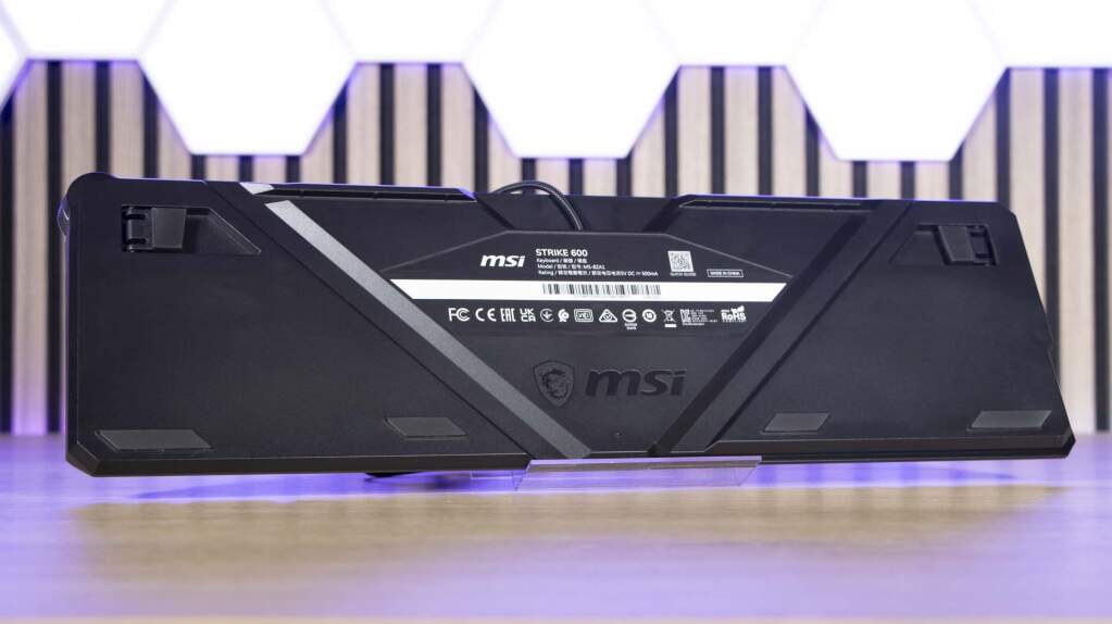 MSI STRIKE 600 dessous