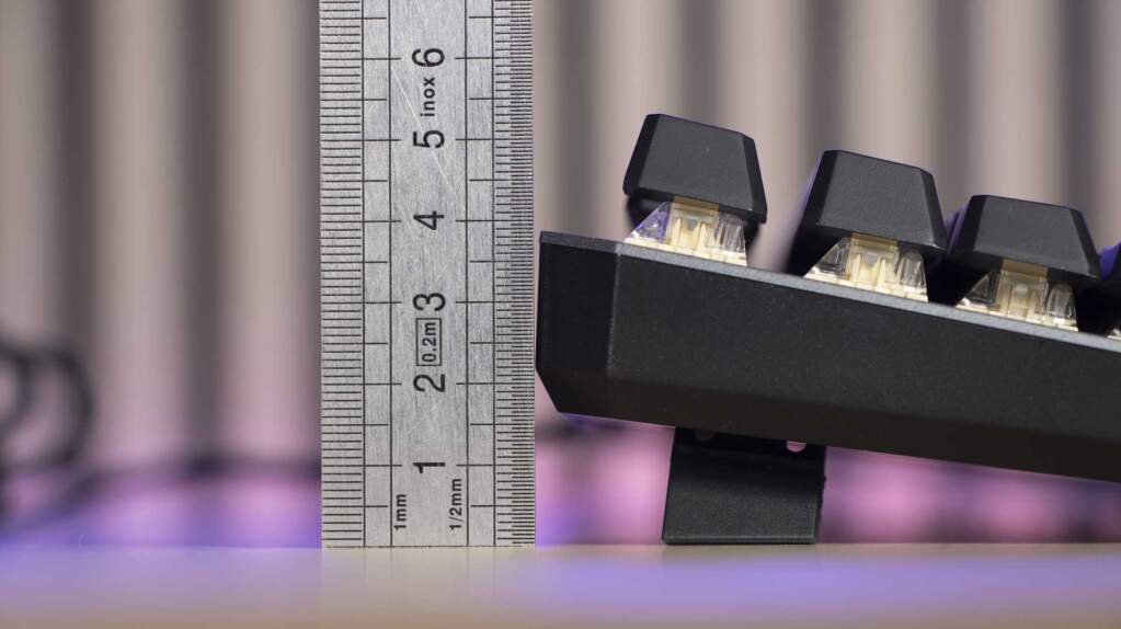 MSI STRIKE 600 hauteur arrière avec pied