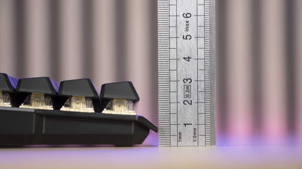 MSI STRIKE 600 hauteur avant