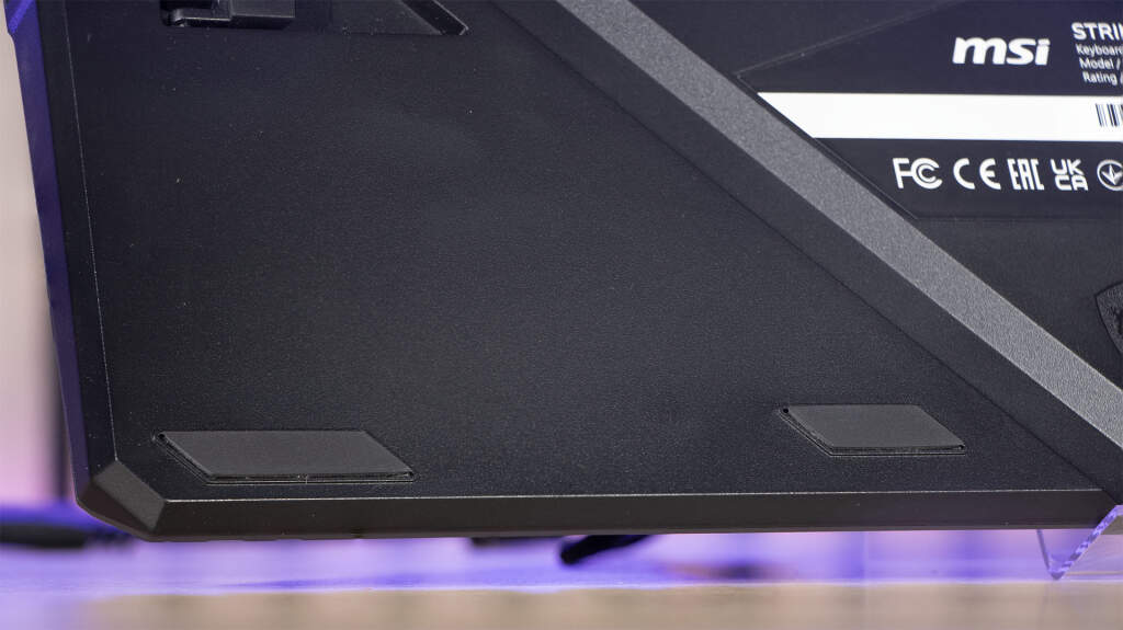 MSI STRIKE 600 patins latéraux