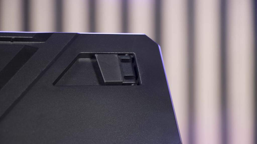 MSI STRIKE 600 pied position 1