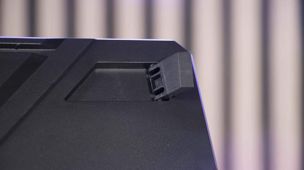 MSI STRIKE 600 pied position 2