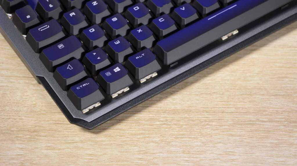 MSI STRIKE 600 plaque supérieure alu ABS