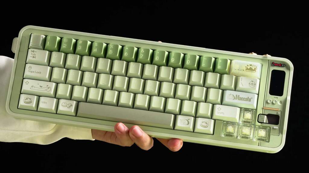 QK65 MK3 : Qwertykeys ouvre les précommandes de son clavier mécanique rétro avec écran et mini‑jeux 6 QK65 Mk3 retro 02