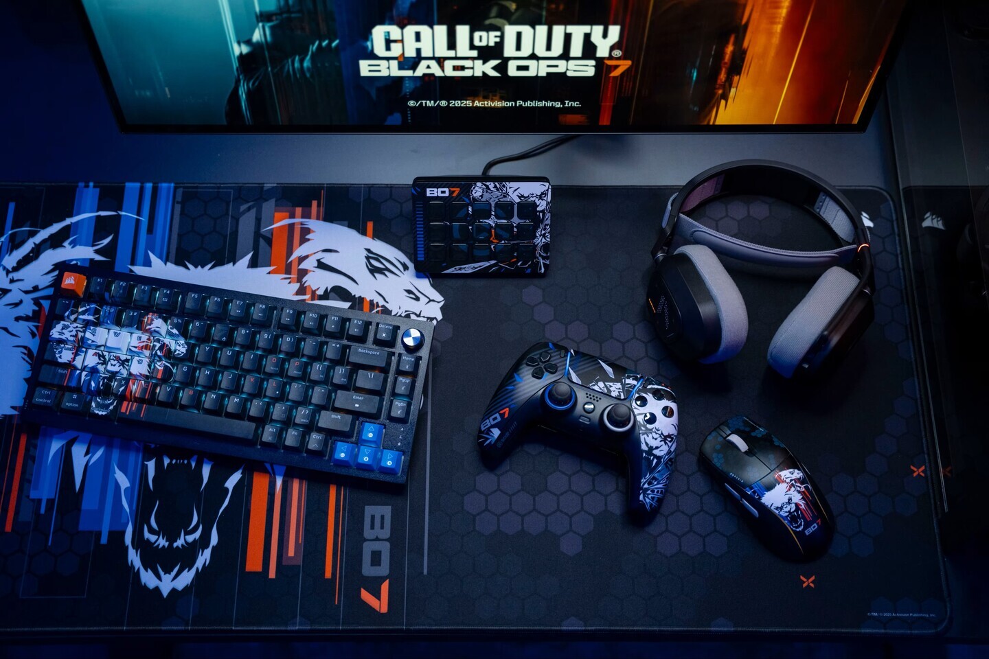 Corsair x Call of Duty Black Ops 7 : une collection complète arrive le 11 novembre 2025 2 Corsair x Call of Duty Black Ops 7 : clavier gaming RGB, souris FPS, casque USB, ventilateurs iCUE, setup PC