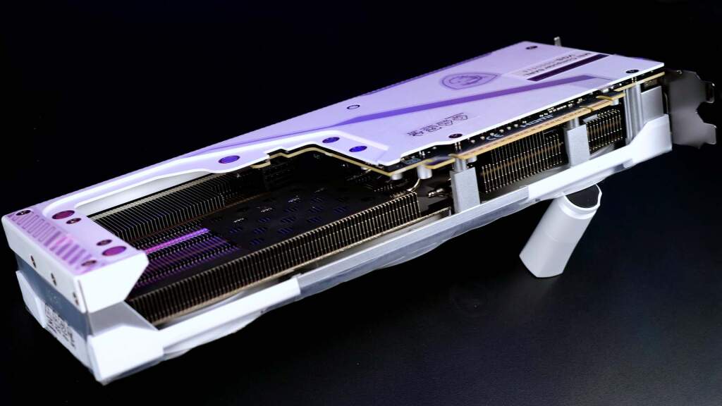 msi rtx 5070 ti ventus 3x pz vue sur connecteur caché