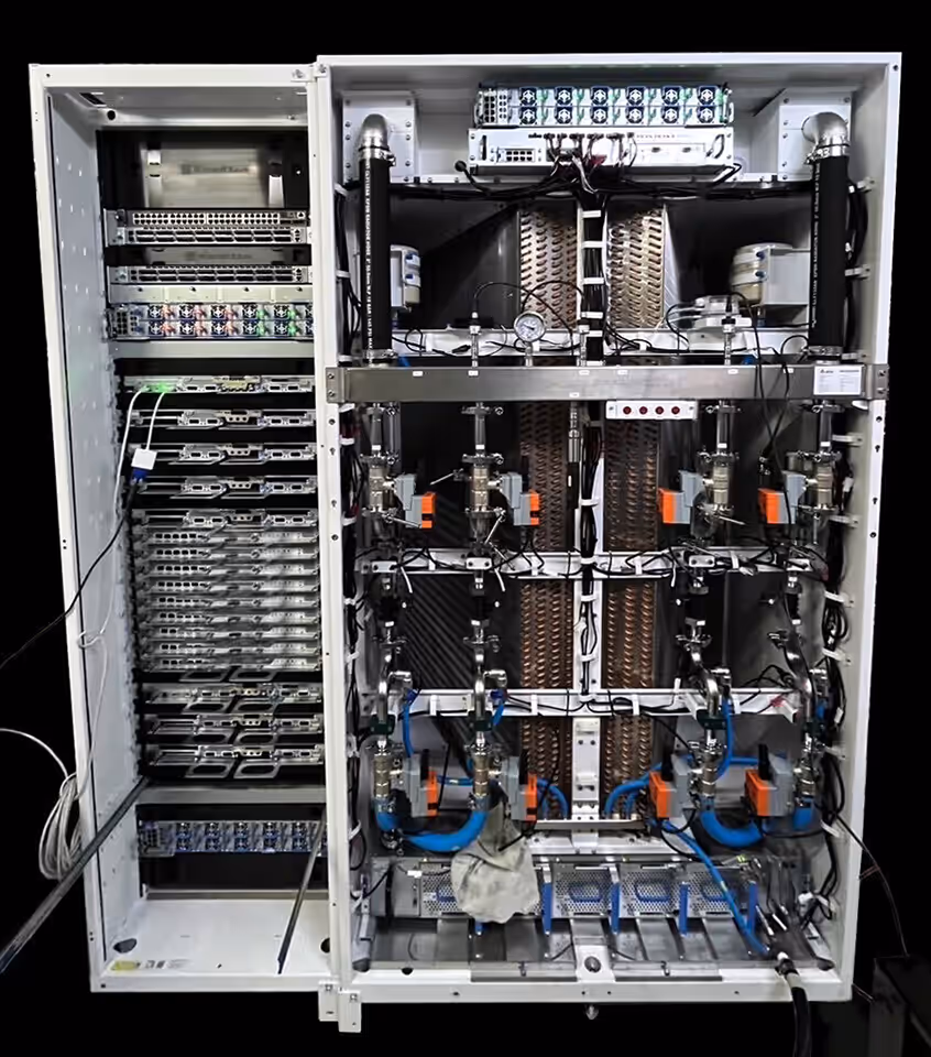 Refroidissement liquide GB300 Blackwell Ultra NVL72 : près de 50 000 dollars la ligne 3 Refroidissement liquide GB300 Blackwell Ultra NVL72 – système GPU data center, waterblocks, manifolds, rack haute densité