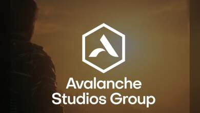 Avalanche ferme son studio de Liverpool et licencie 31 développeurs après l’arrêt de Contraband 41 Bureau de studio de développement vidéoludique vide, ordinateurs de jeu, écrans, claviers mécaniques et chaises, fermeture d’équipe Avalanche Liverpool