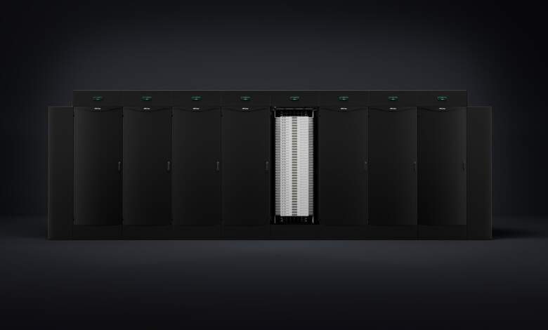 HPE Cray upgrade : nouvelles lames, Slingshot 400 et stockage DAOS pour l’ère IA-HPC 1 Rack serveur HPE Cray avec lames HPC, réseau Slingshot 400, stockage DAOS – infrastructure IA-HPC haute densité