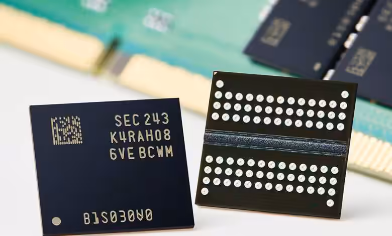 Prix de la DRAM en forte hausse : +172 % sur un an, la pénurie s’étend aux PC 1 Graphique hausse prix DRAM 2024-2025 : +172 %, pénurie mémoire affectant PC, modules RAM DDR4/DDR5 et chaînes d’approvisionnement