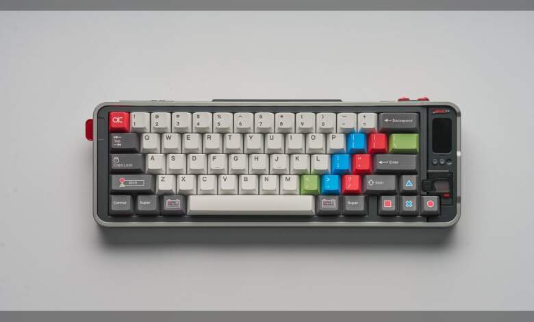 QK65 MK3 : Qwertykeys ouvre les précommandes de son clavier mécanique rétro avec écran et mini‑jeux 1 Clavier mécanique QK65 MK3 Qwertykeys rétro avec écran OLED intégré, touches mécaniques, rétroéclairage RGB, mini‑jeux, aluminium