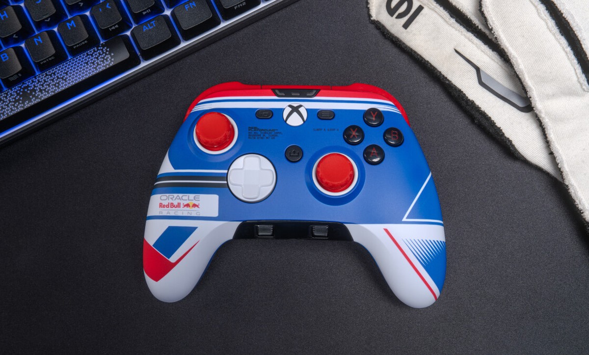 SCUF Valor Pro Wireless aux couleurs Oracle Red Bull : manette pro disponible dans les étals 2 Manette SCUF Valor Pro Wireless édition Oracle Red Bull, design pro gamer, sticks interchangeables, grips, connectivité sans fil