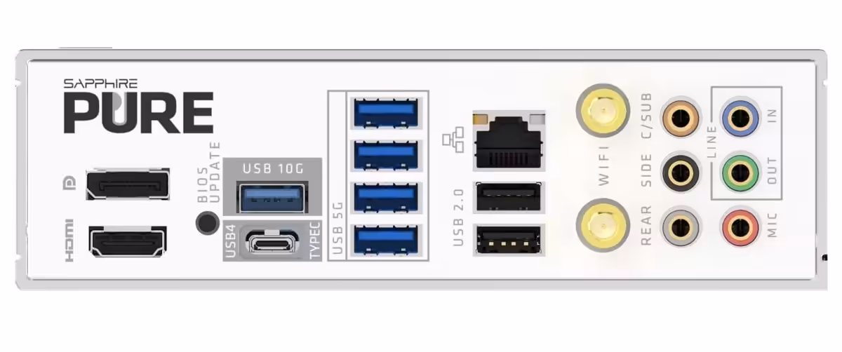 Carte mère Sapphire PURE X870A WiFi 7 blanche vue de trois quarts montrant radiateurs, ports PCIe et connecteurs d'alimentati