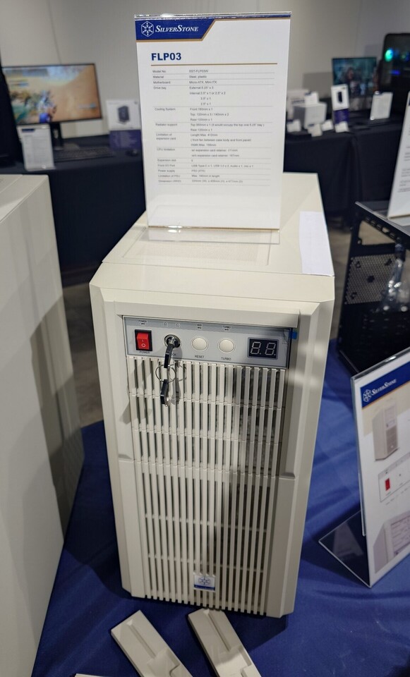 Boîtier microATX SilverStone FLP03 style rétro avec façade métallique, refroidissement moderne, slots PCIe, connectique frontale