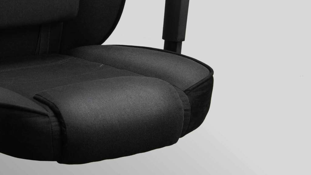 COUGAR Fusion One Gold F : le fauteuil polyvalent qui allie confort premium et esthétique raffinée 25 COUGAR Fusion One Gold F mousse