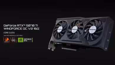 Carte graphique Gigabyte RTX 5070 Ti Windforce V2 raccourcie montrant l'absence de gel thermique et le refroidissement à aile