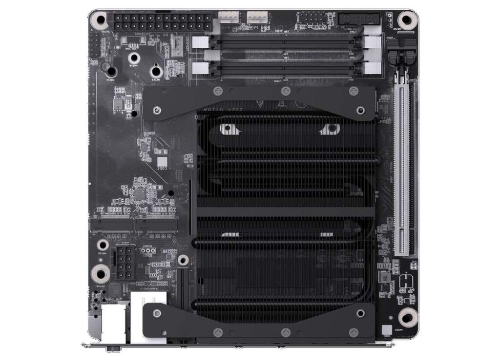 Minisforum BD895i SE MoDT avec Ryzen 9 8945HX : Mini-ITX musclé à 439 EUR 2 Carte mère MINISFORUM BD895i SE avec Ryzen 9 8945HX et composants Mini‑ITX visibles, connecteurs et dissipateur