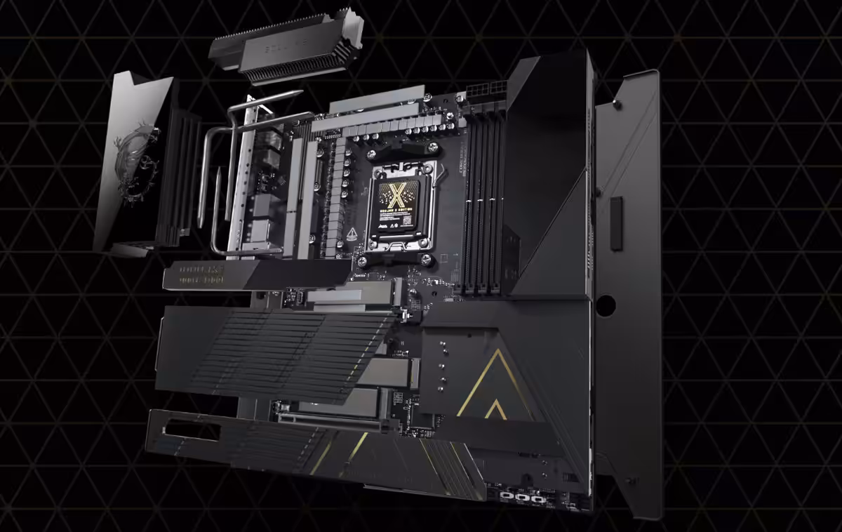 Vue rapprochée de la carte mère MSI MEG X870E GODLIKE X Edition limitée, montrant les dissipateurs, connecteurs PCIe et éclai