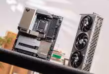 sapphire x870ea phantomlink carte mere rx 9070 xt cote a cote