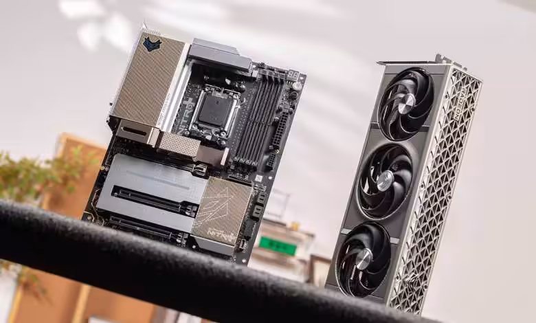 sapphire x870ea phantomlink carte mere rx 9070 xt cote a cote