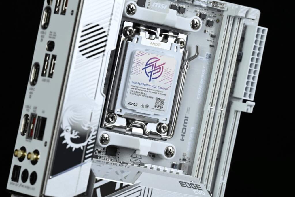 Test MSI MPG X870I Edge Ti EVO WiFi : la carte mère X870 Mini-ITX ultime ? 92 socket am5 avec cache blanc msi mpg x870 i edge ti evo wifi