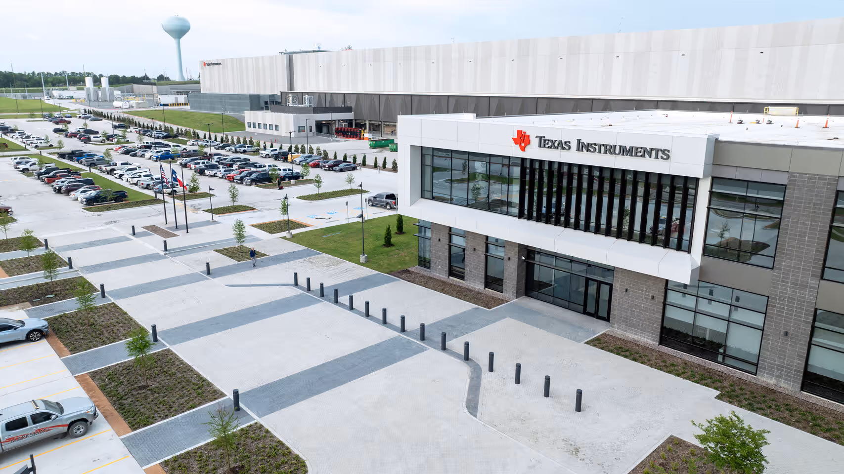 Texas Instruments ouvre sa fab 300 mm à Sherman : production lancée et mégasite en vue 6 Usine 300 mm Texas Instruments à Sherman, ligne de production semi-conducteurs, wafers, équipement fabrication de puces