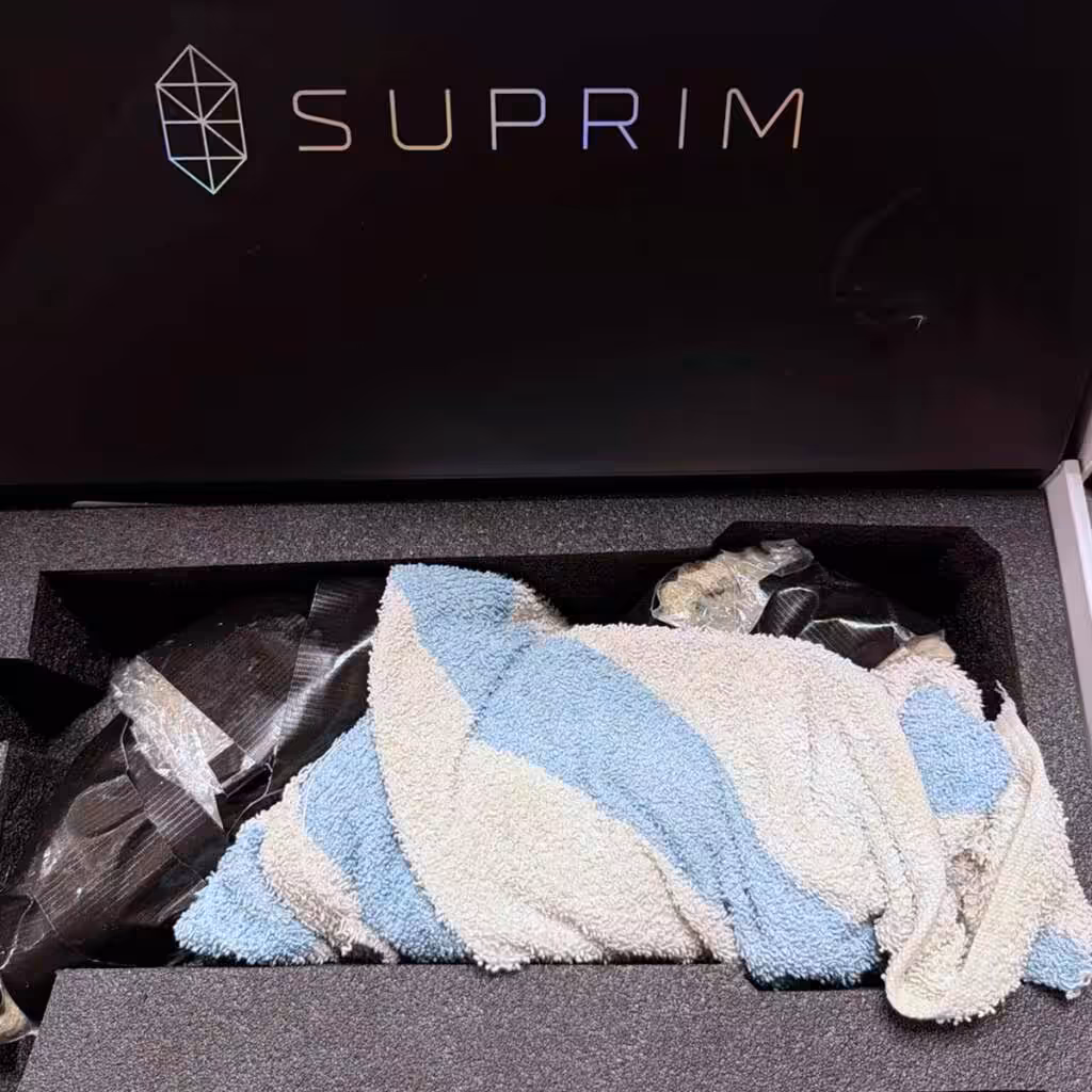 MSI RTX 5090 via Amazon Reconditionné boîte remplie de pierres 01