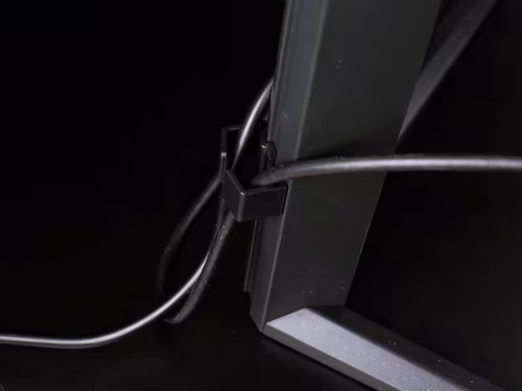 Philips Evnia 25M2N3200U passage cable