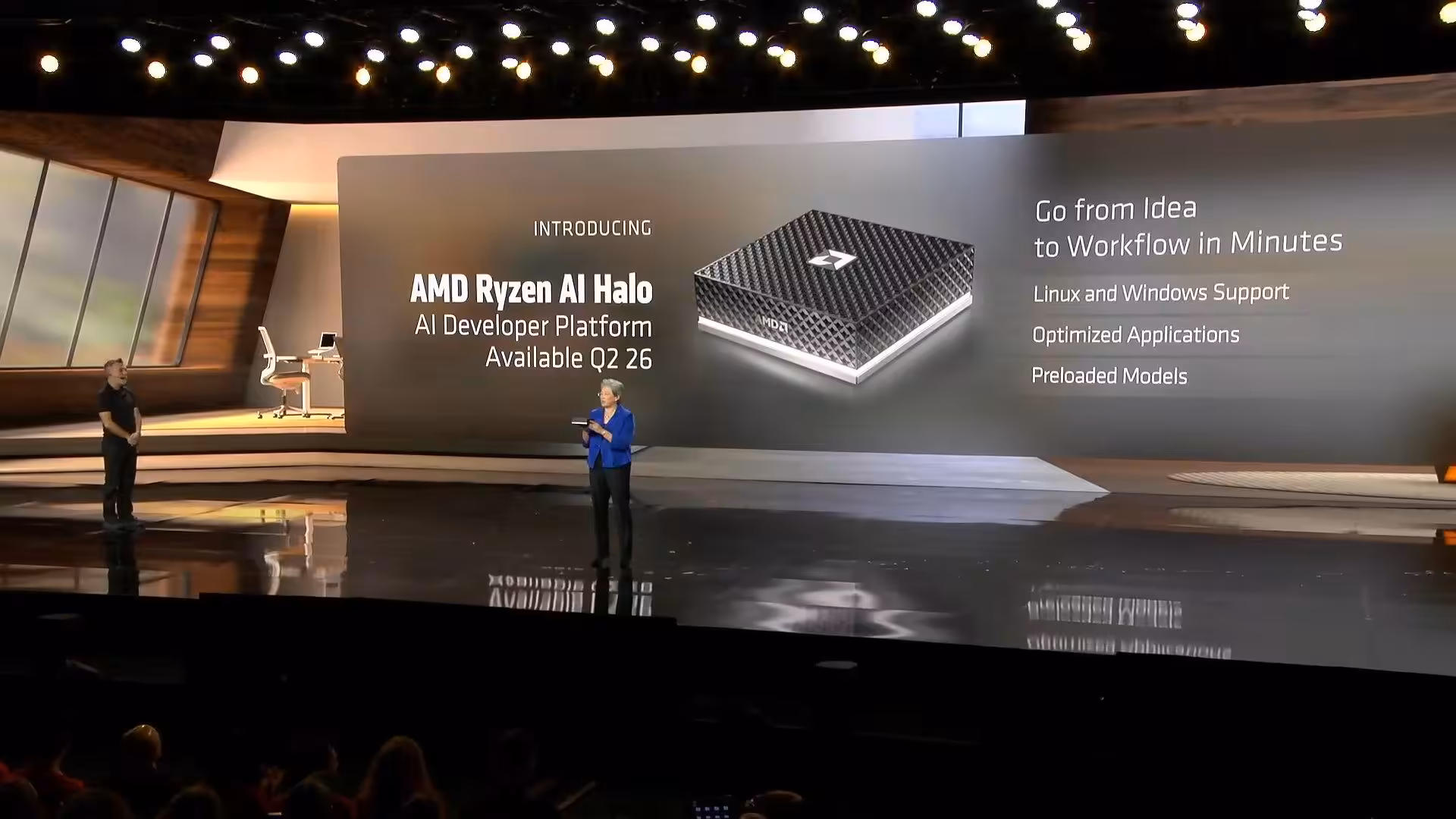 Conférence AMD introduisant Ryzen AI Halo Developer Platform affichée sur écran géant