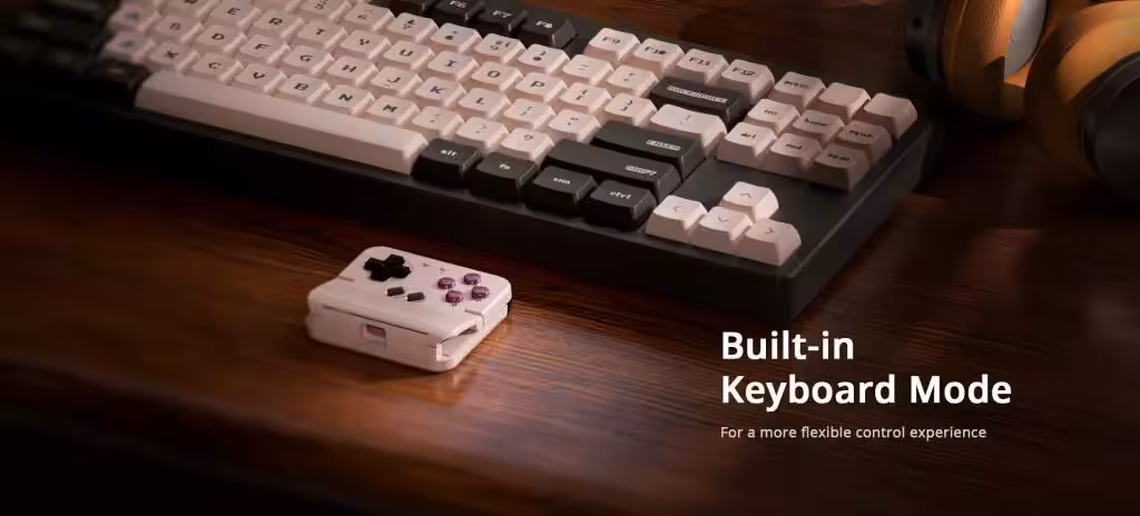 Mode clavier intégré de la GameSir Pocket Taco devant clavier mécanique.