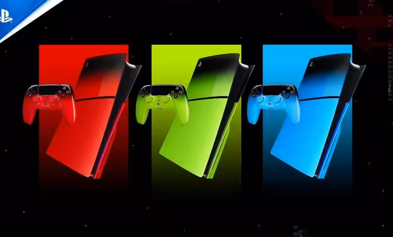 Hyperpop Collection PS5 : nouvelles DualSense et coques dès le 12 mars 2026 1 Trois consoles PS5 avec manettes DualSense en rouge, vert et bleu sur fond noir